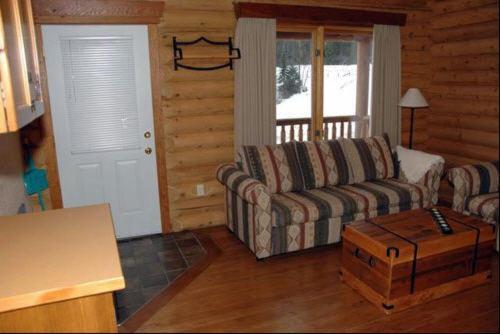 Birch Meadows Lodge B&B Fernie Room photo